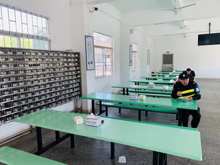 工厂饭堂一角
