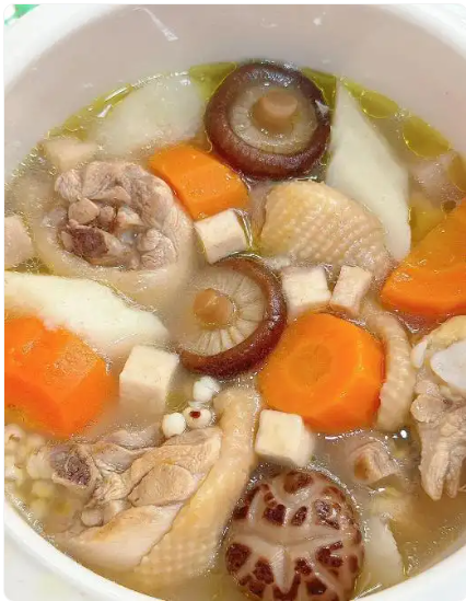 茯苓薏米香菇鸡汤