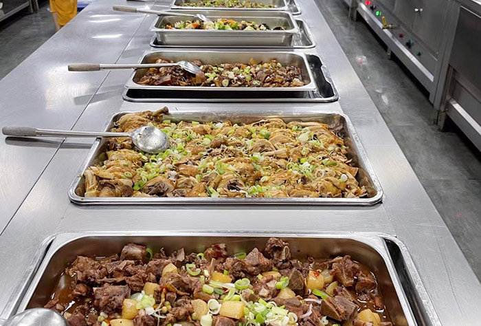 石龙东莞饭堂承包公司在进行配送时天气热应该注意什么